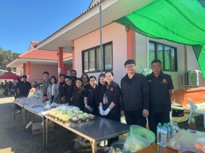 สำนักตรวจเงินแผ่นดินจังหวัดสระแก้ว                 ร่วมประกอบอาหารและมอบสิ่งของ เพื่อช่วยเหลือ ผู้อพยพที่ได้รับผลกระทบจากสถานการณ์ความไม่สงบชายแดนไทย-กัมพูชา